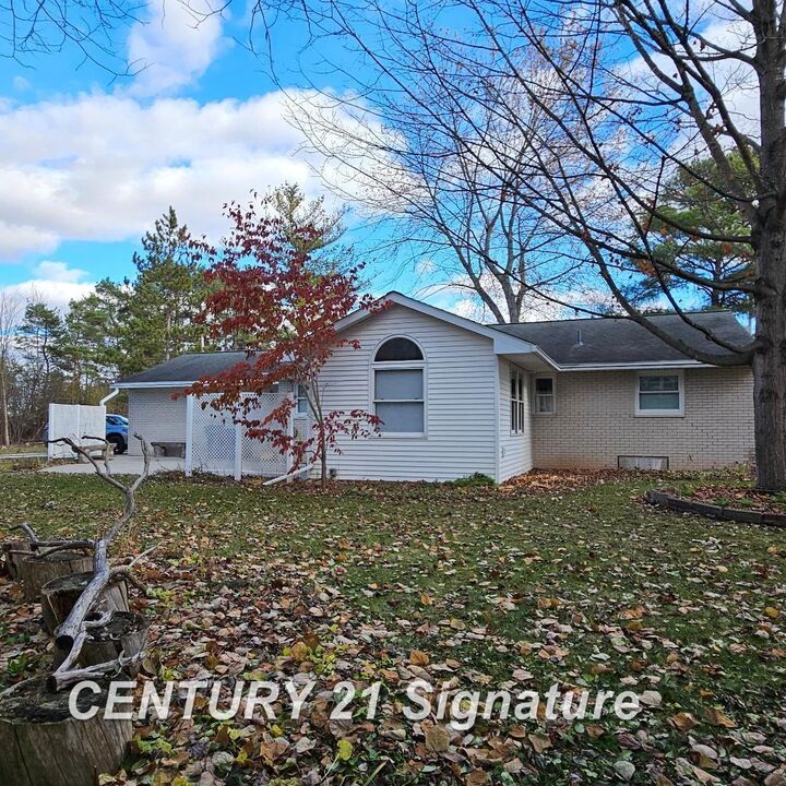 Property Photo:  8981 Highland Drive  MI 48623 