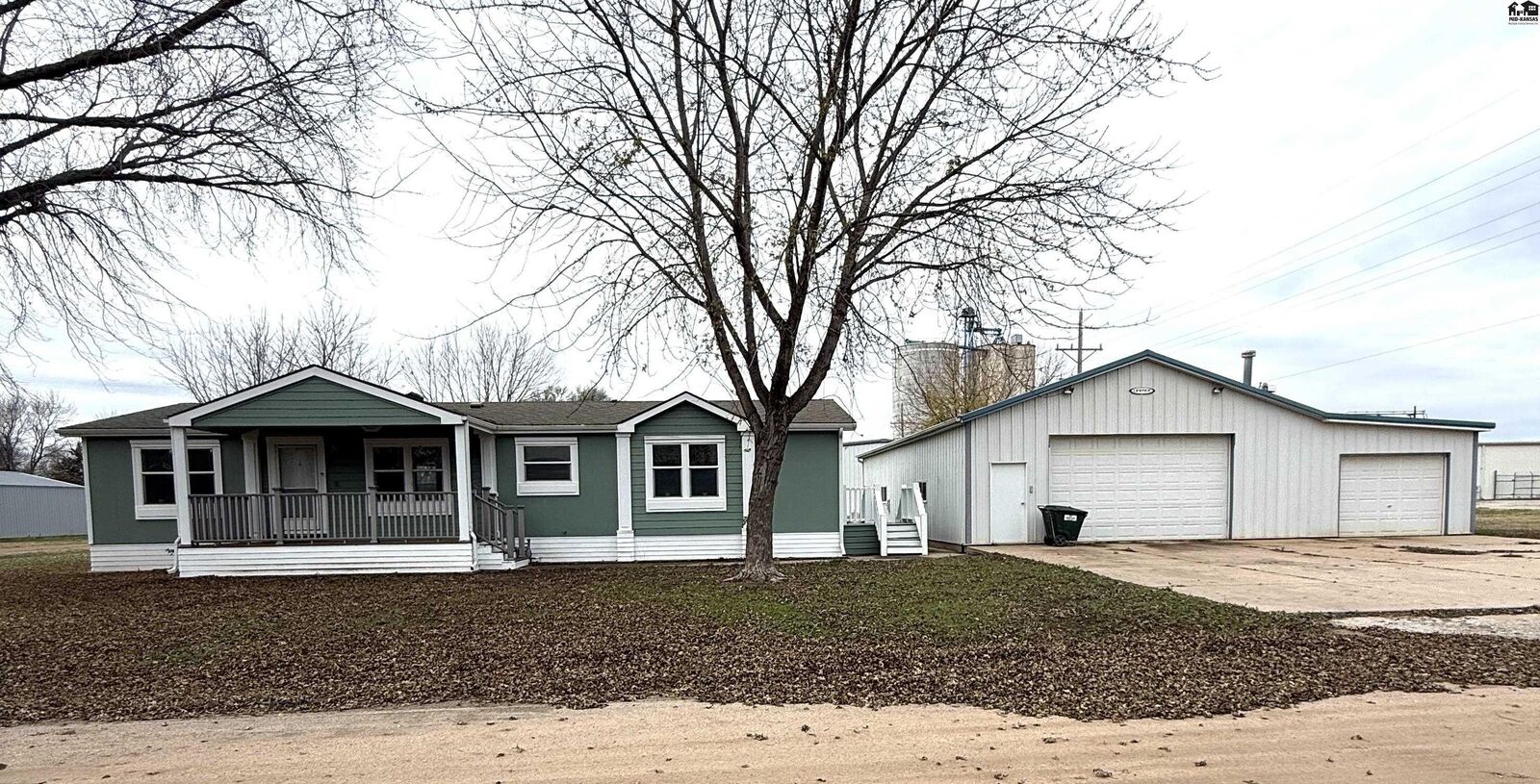 Property Photo:  610 Ash St  KS 67058 