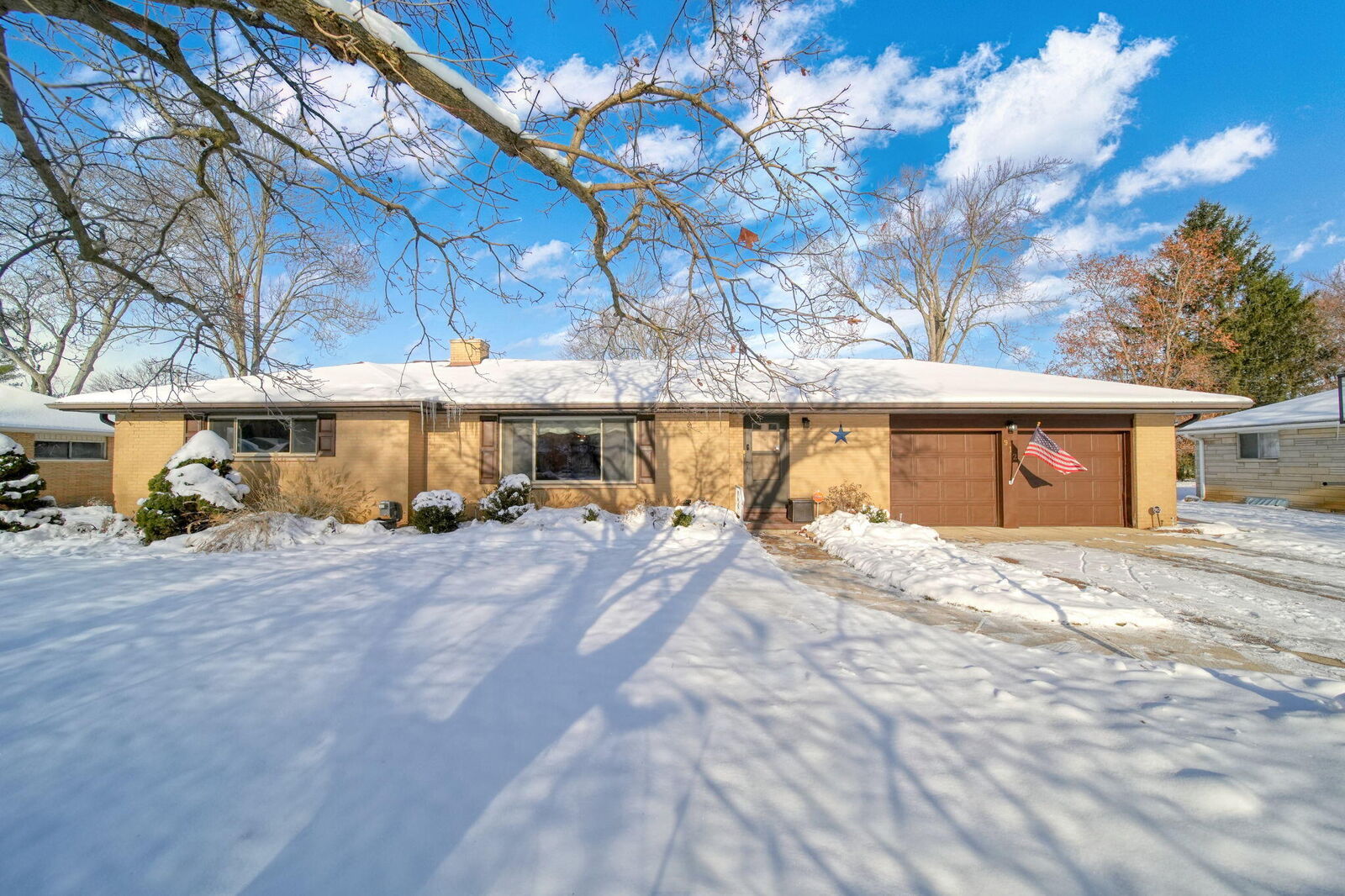 Property Photo: 912 Halstead Boulevard MI 49203