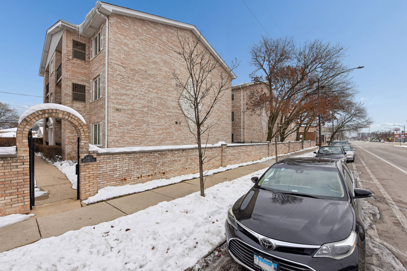 Property Photo: 5413 N Milwaukee Avenue 3B IL 60630