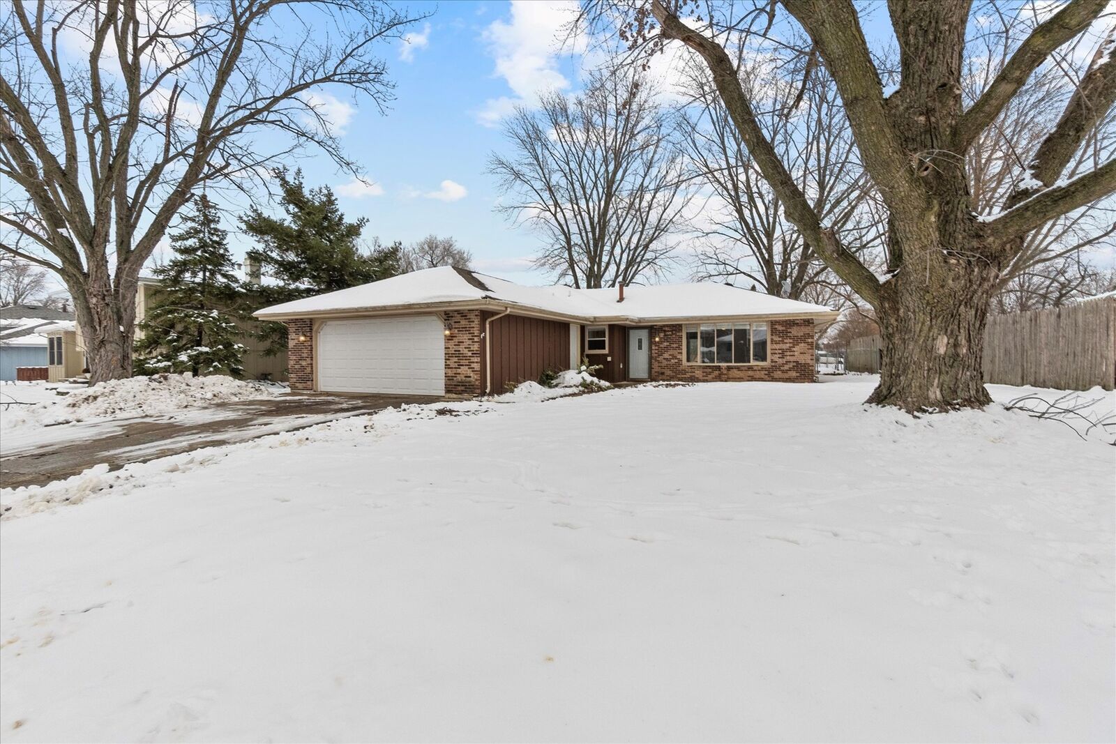Property Photo: 1328 Timberline Drive IL 60431