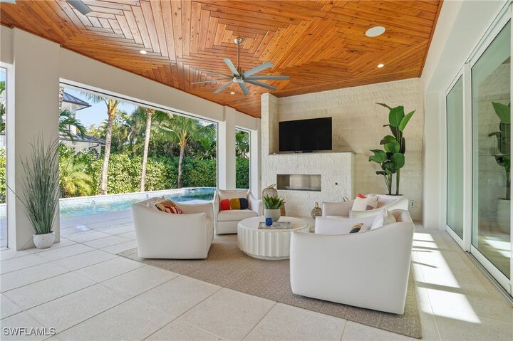 Property Photo:  185 North Lake Drive  FL 34102 