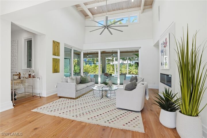 Property Photo: 185 North Lake Drive FL 34102