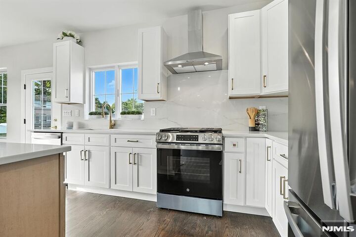 Property Photo:  184 Canterbury Avenue  NJ 07031 