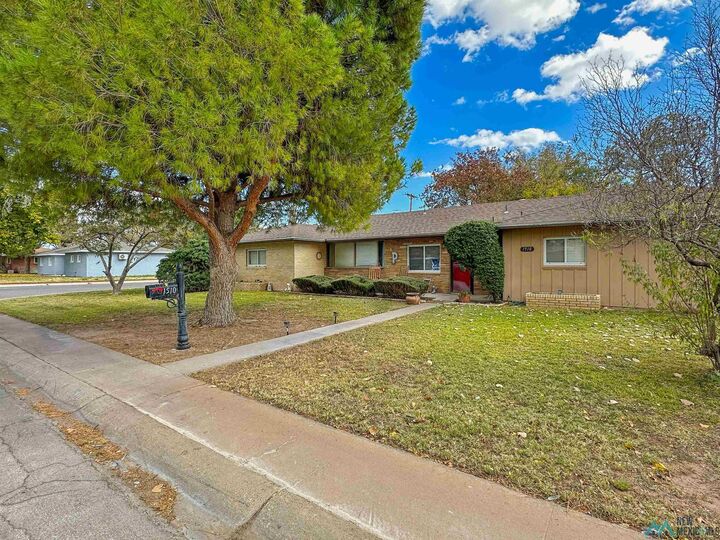 Property Photo: 1510 S Country Club Circle NM 88220