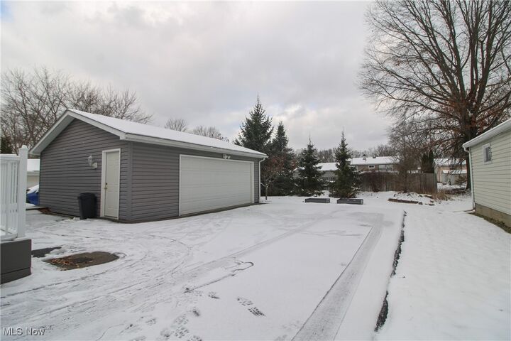 Property Photo: 8183 Venice Heights Drive NE OH 44484
