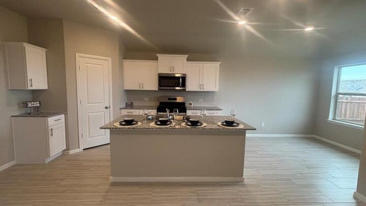 Property Photo: 9460 Golden Tree Avenue TX 76108