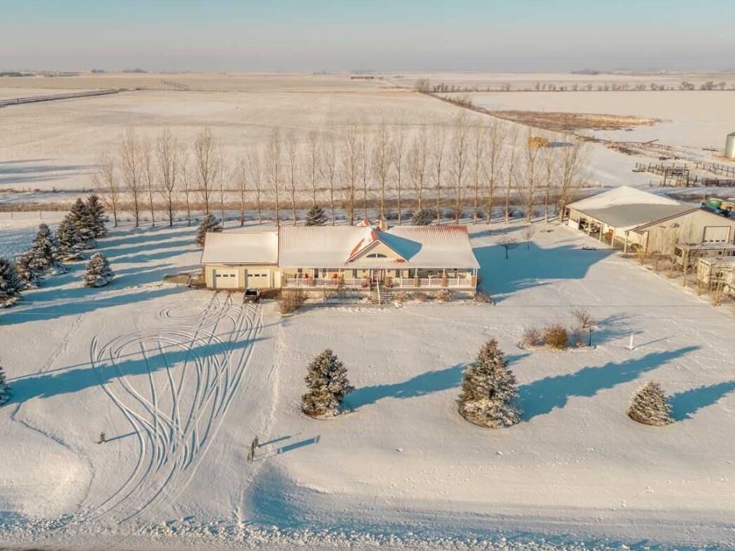 Property Photo:  103036 Rng Rd 161  AB T1G 2E1 