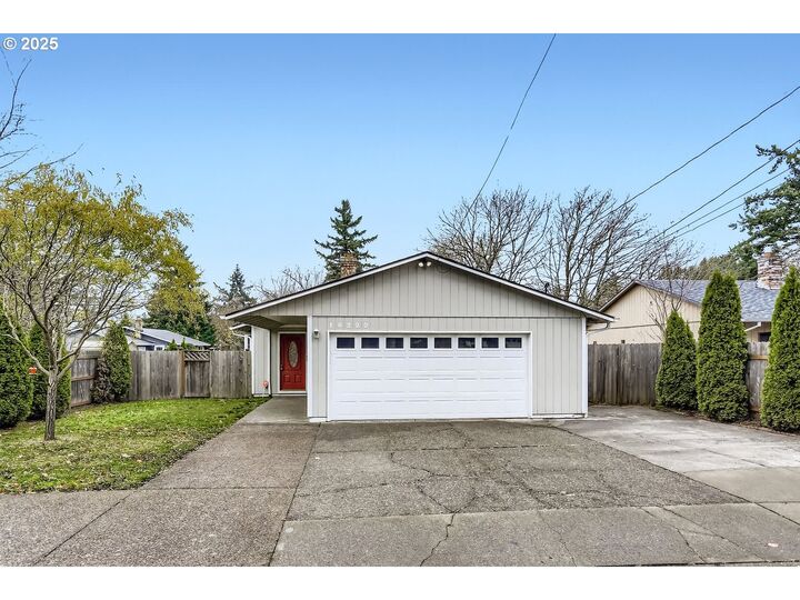 Property Photo: 10222 SE Long St OR 97266