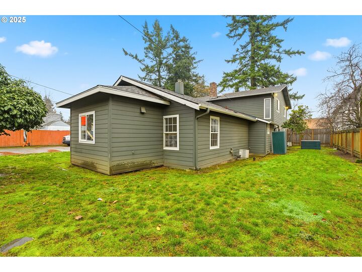 Property Photo: 3524 SE 119th Ave OR 97266