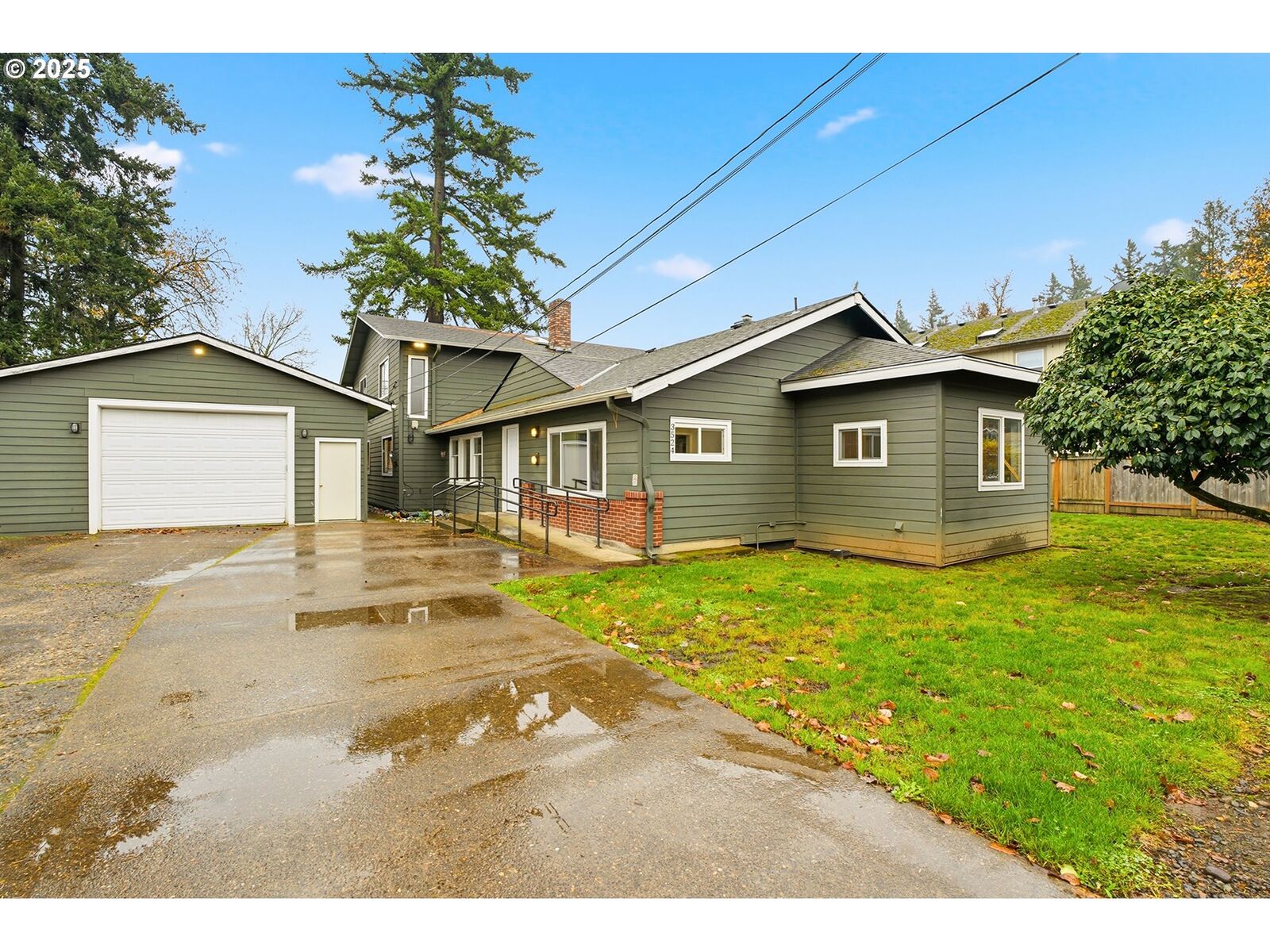 Property Photo: 3524 SE 119th Ave OR 97266