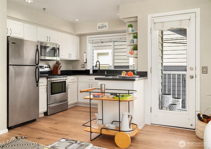 Property Photo: 2116 California Avenue SW 201 WA 98116