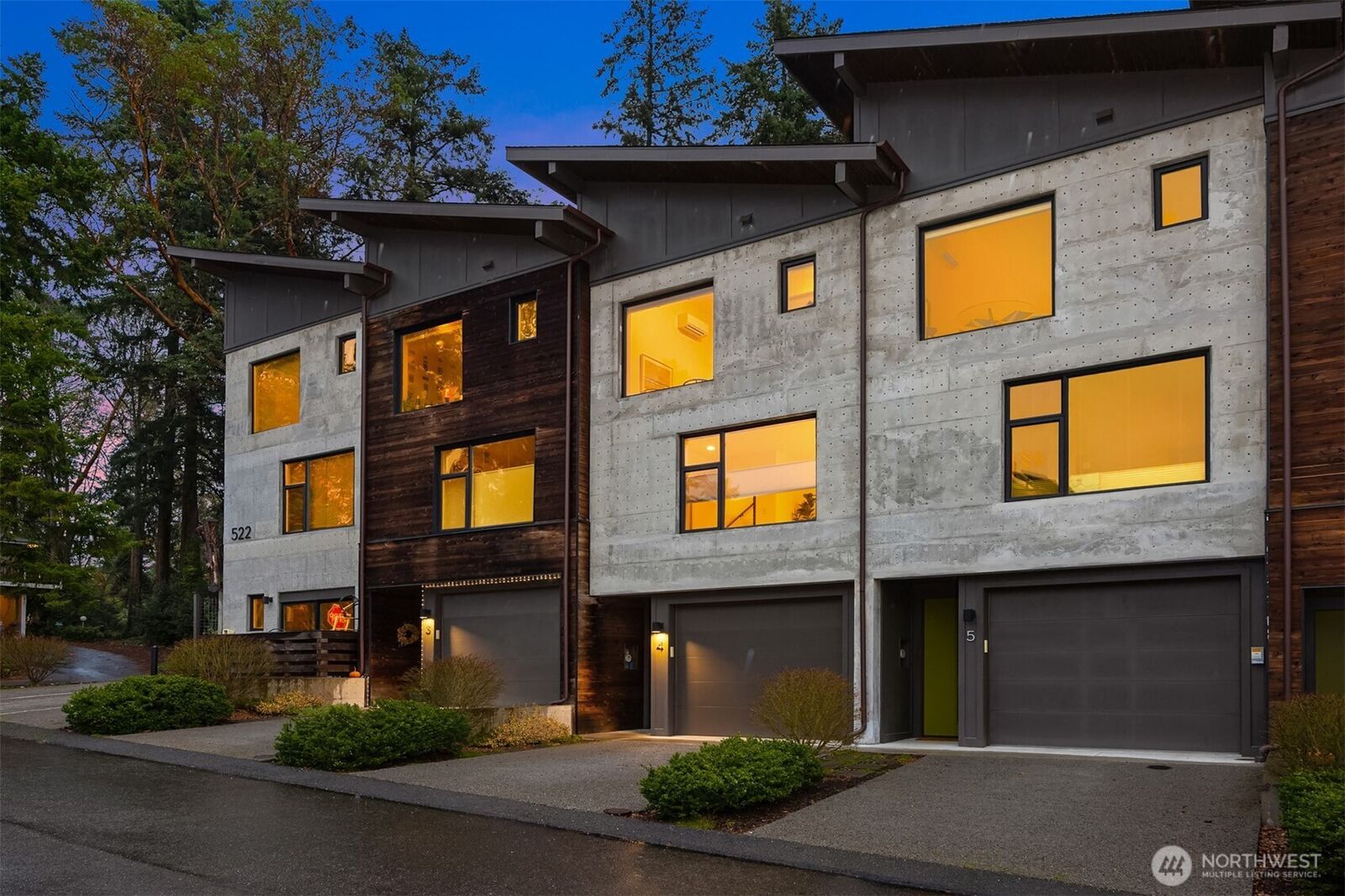 Property Photo: 522 Madrona Way NE 4 WA 98110