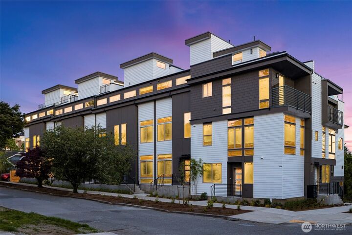 4414  Midvale Avenue N  Seattle WA 98103 photo