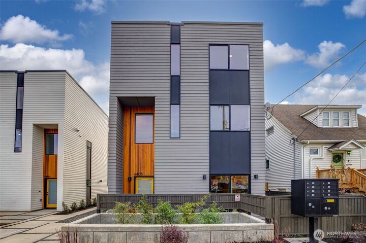 Property Photo:  4405 S Holly Street  WA 98118 