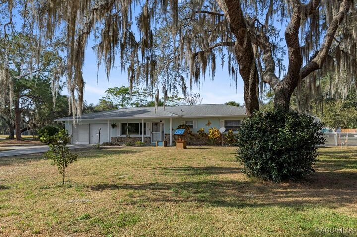 Property Photo: 9617 E Southgate Drive FL 34450