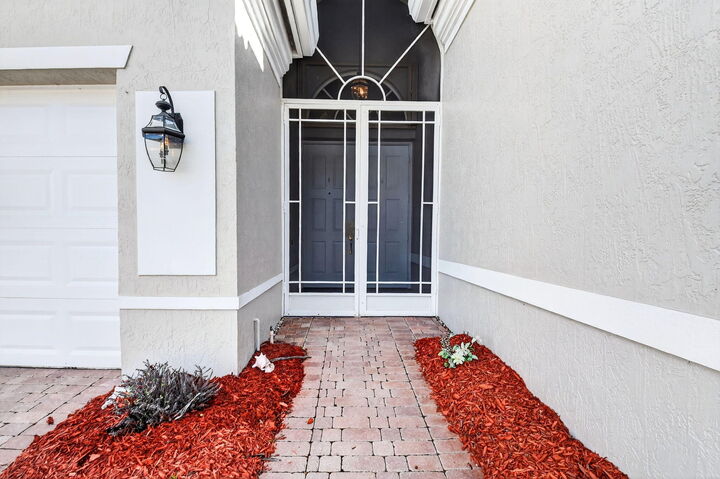 Property Photo:  7204 Demedici Circle  FL 33446 