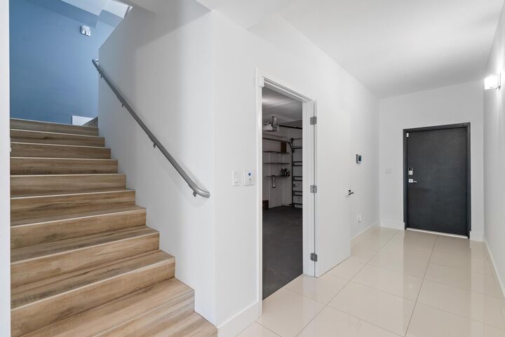 Property Photo: 180 SE 4th Terrace FL 33060