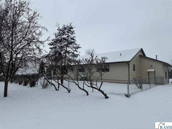 Property Photo: 1411 N 8th Street MN 56073