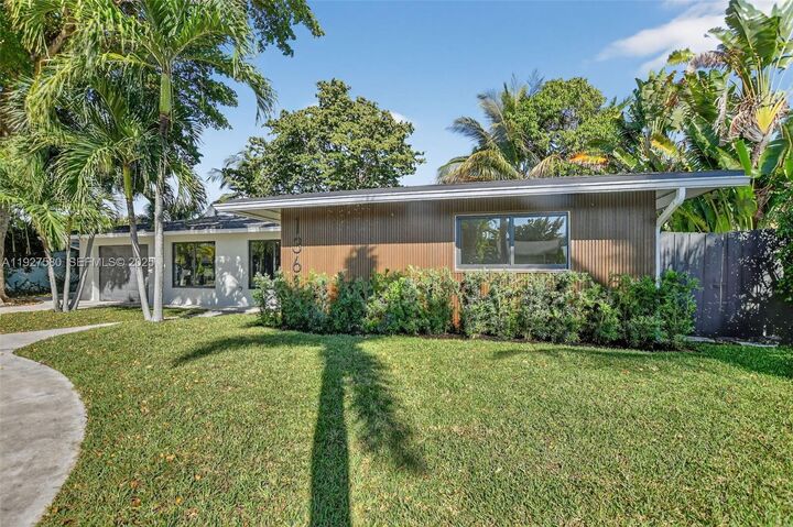 Property Photo: 1361 SE 4th Ct FL 33441