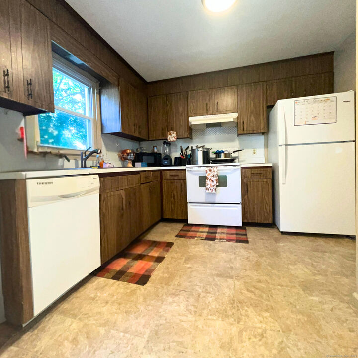 Property Photo: 537 Boswell Avenue CT 06360