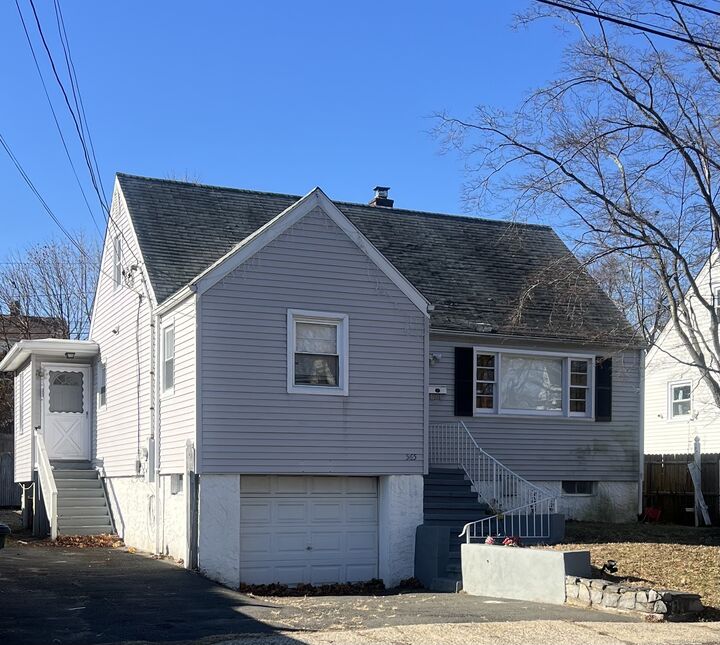 Property Photo:  565 Hart Street  CT 06606 