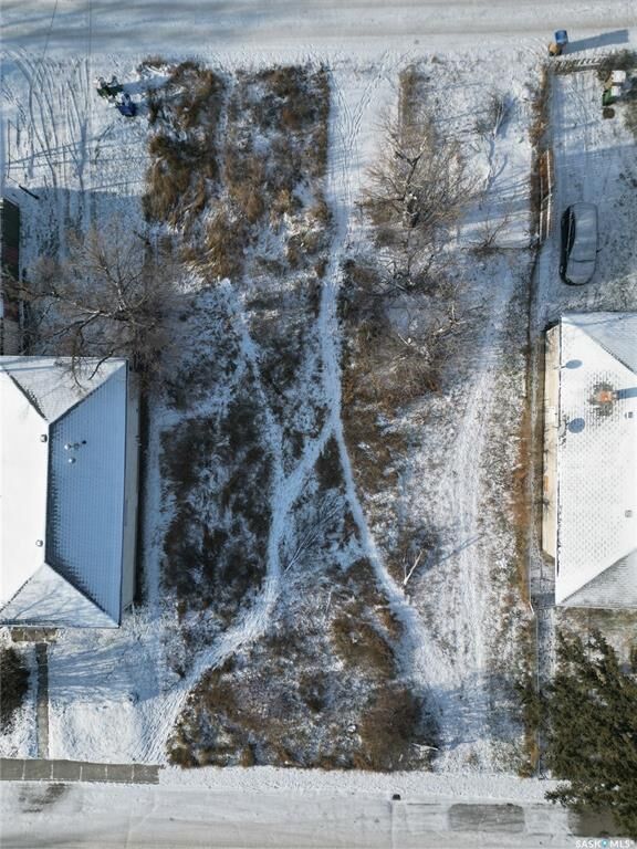 Property Photo:  820 Robinson Street  SK S4T 2M3 