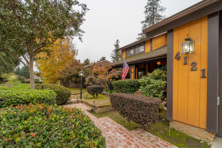 Property Photo: 4121 W Grove Court CA 93291