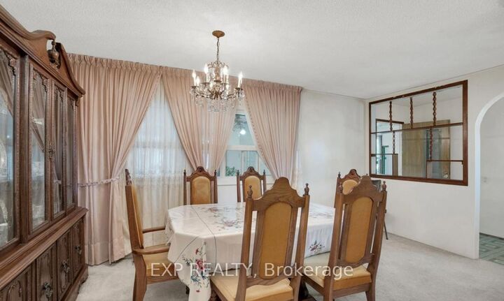 Photo de la propriété: 33 Lakeland Crescent ON M1G 2L4