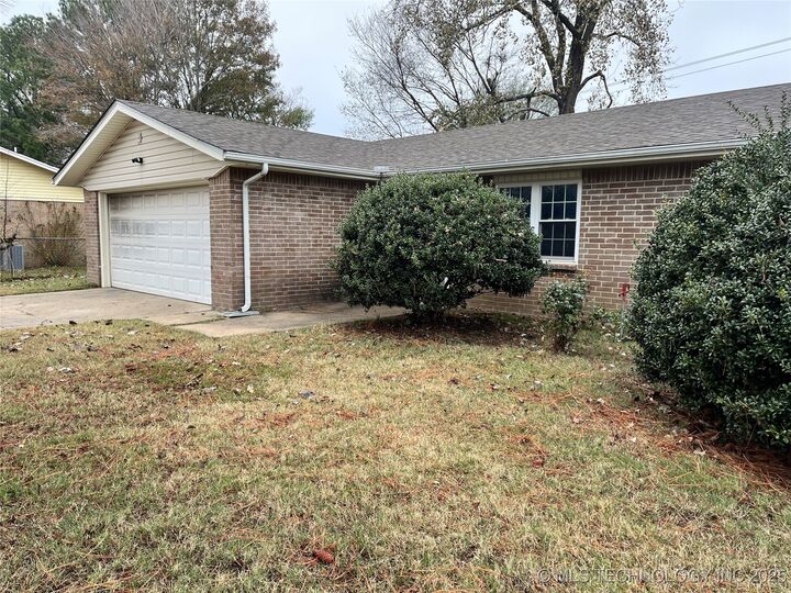 Property Photo: 2814 Fredonia Street OK 74403