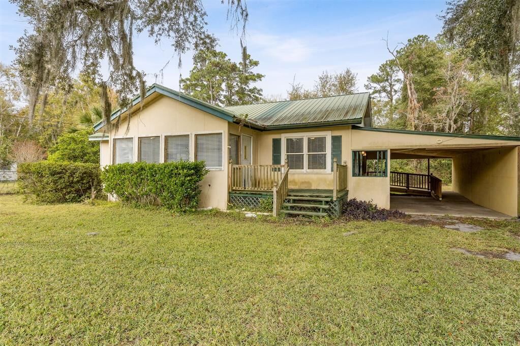 Property Photo: 463465 State Road 200 FL 32097