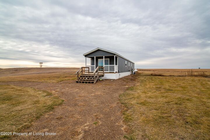 Property Photo: 6812 E Schatz Lane ND 58533