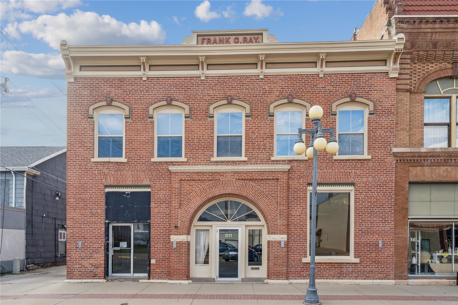 Property Photo:  511 1st Ave  IA 52349 