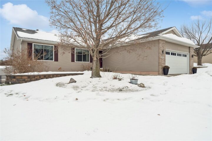 Property Photo: 1211 Wolf Dr NW IA 52405