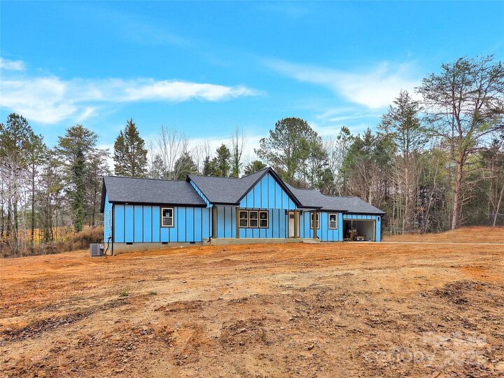 Property Photo: 2021 Dogwood Trail NC 28150