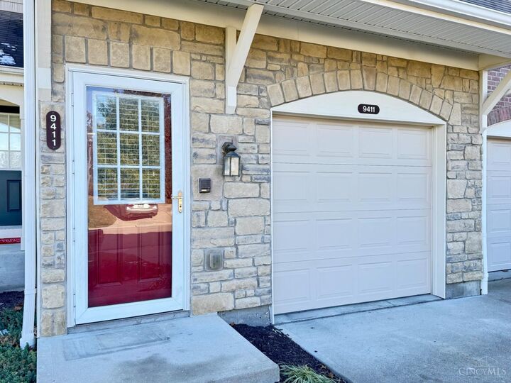 Property Photo: 9411 Stoneybrooke OH 45231