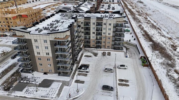 Property Photo: 635 Ballantrae Drive MB R3T 6K4