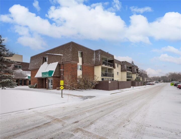 Property Photo: 750 Kenaston Boulevard MB R3N 1Y3