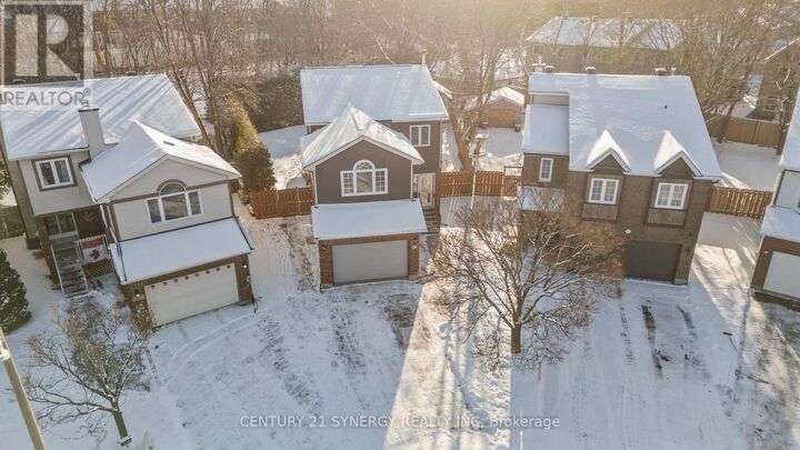 Photo de la propriété: 34 Rosegarden Crescent ON K1T 3A9