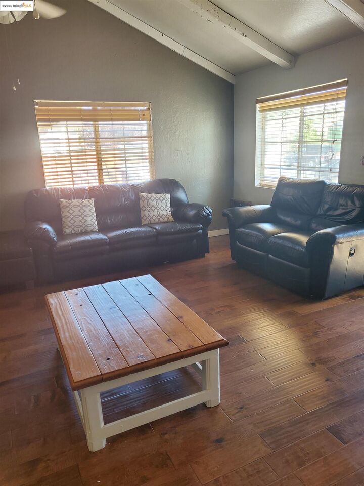 Property Photo: 35 E 16th St CA 94509