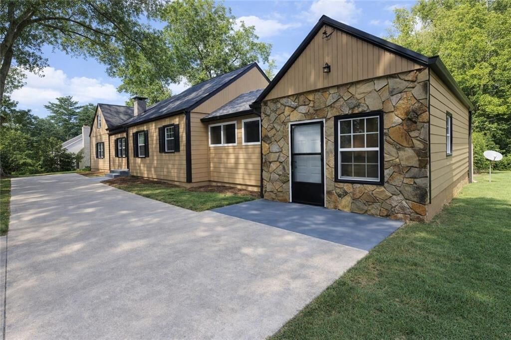 Property Photo: 1512 S Hairston Road GA 30088