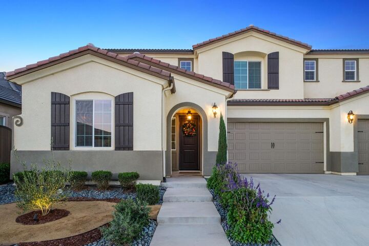 Property Photo: 667 Heirloom Lane CA 93619