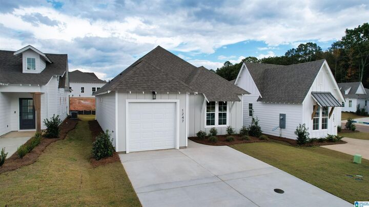 Property Photo:  373 Shiloh Creek Drive  AL 35040 