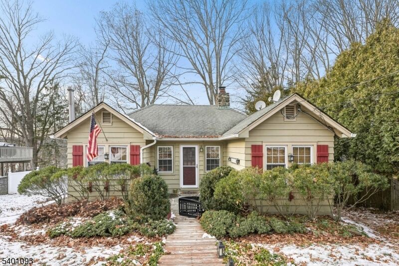 Property Photo:  54 Hillside Rd  NJ 07871 