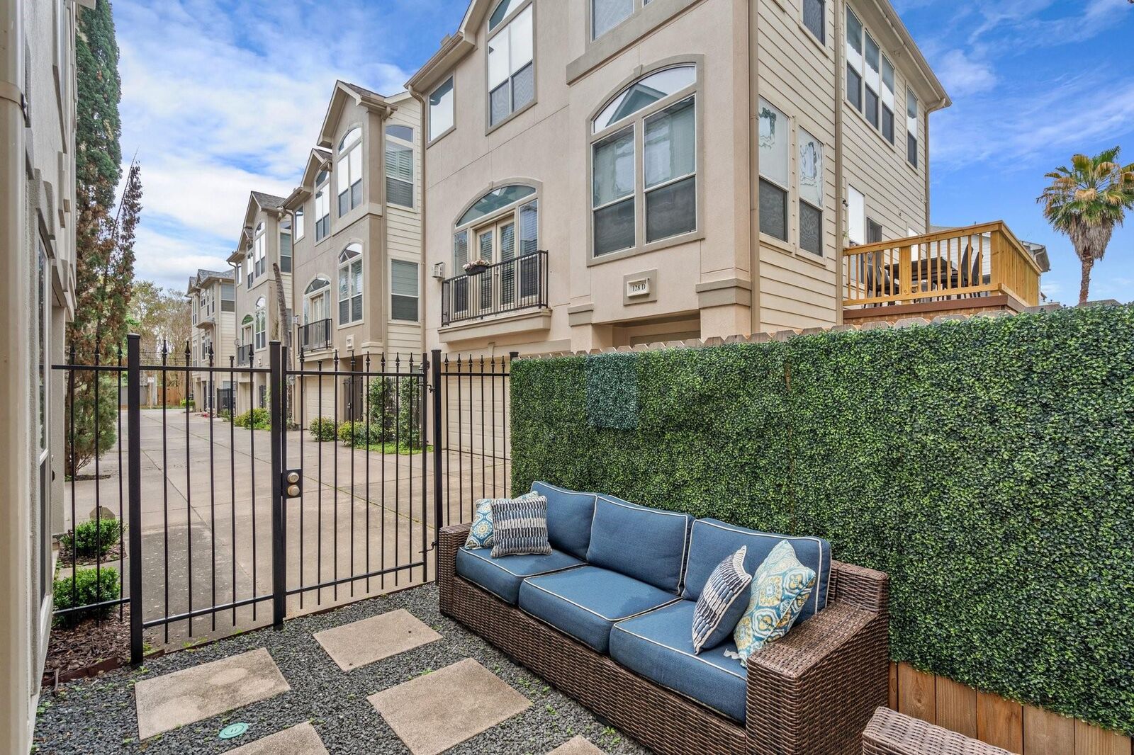 Property Photo: 126 Detering Street D TX 77007