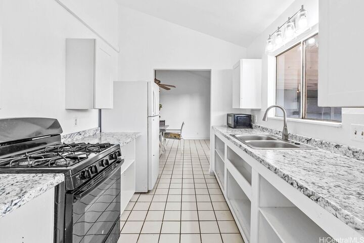 Property Photo: 4806 Iiwi Road HI 96746