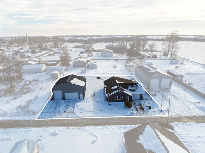 1764 D Avenue  Knoxville IA 50138 photo