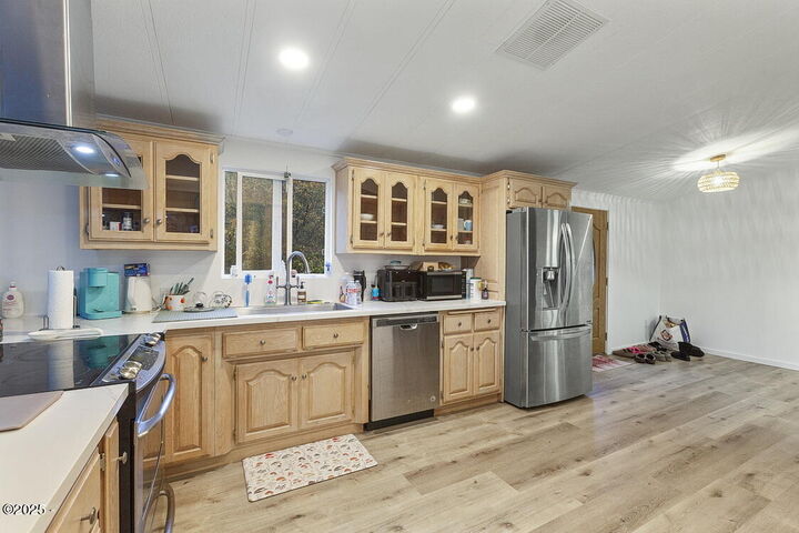 Property Photo: 1270 NE Canyon Drive OR 97391