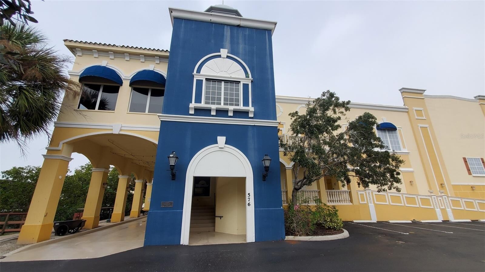 Property Photo: 570 Blackburn Point Road 13 FL 34229