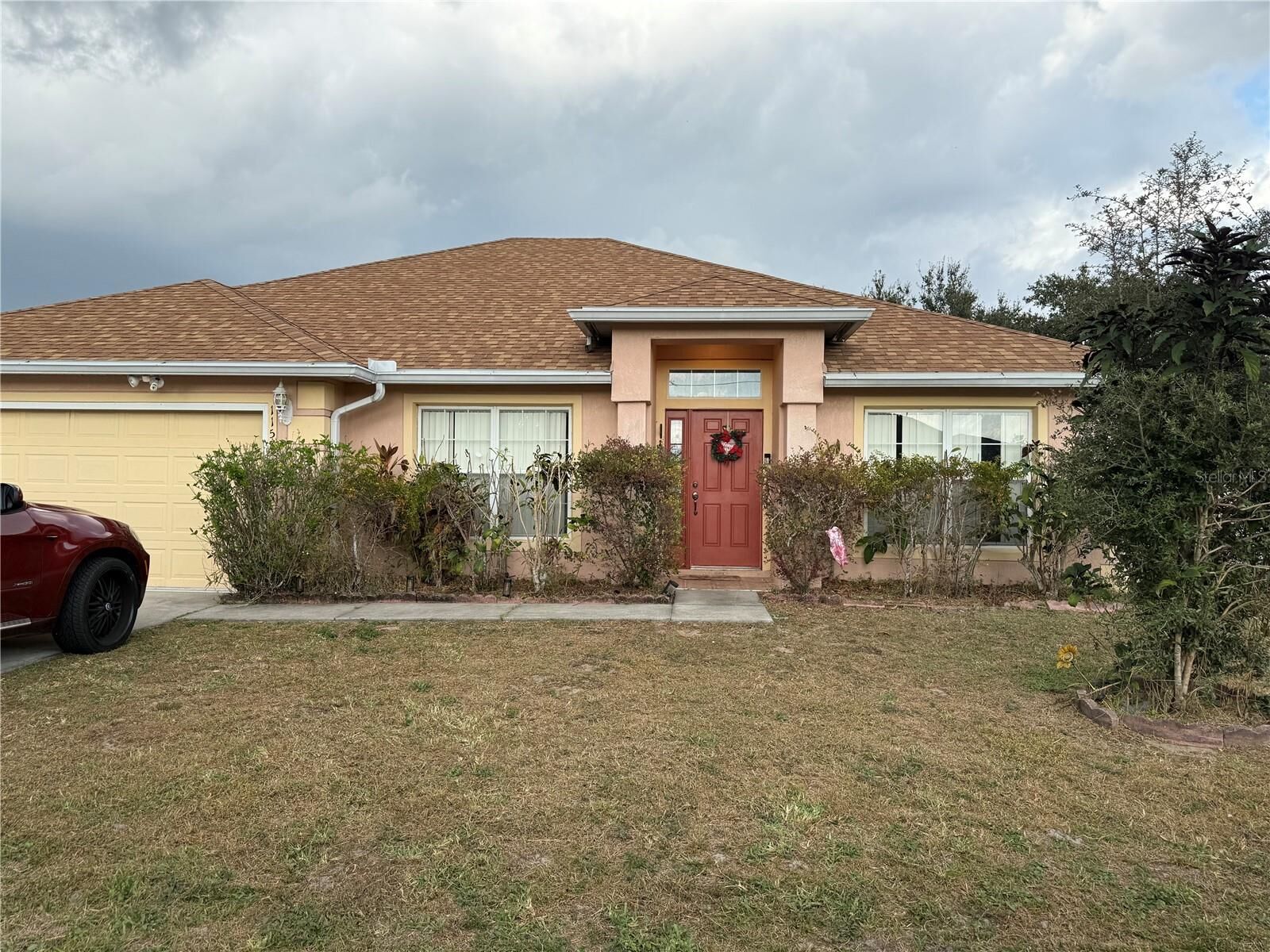 Property Photo: 1158 Saint Tropez Court FL 34759